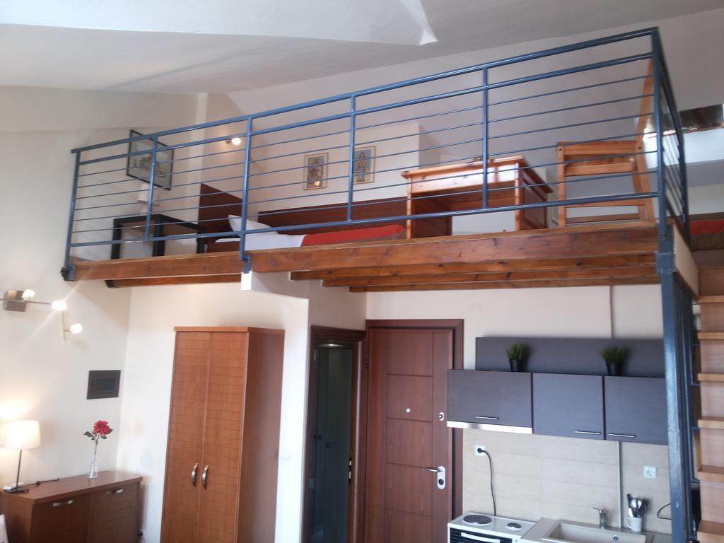 Kripis Studio Thessaloníki Rom bilde